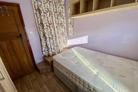 Bramleys Estate Agents - Edge Top - Thornhill - De