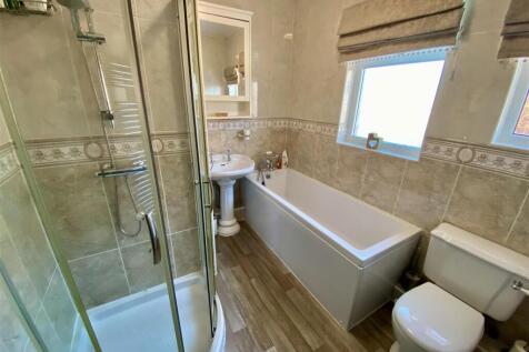 Bramleys Estate Agents - Edge Top - Thornhill - De