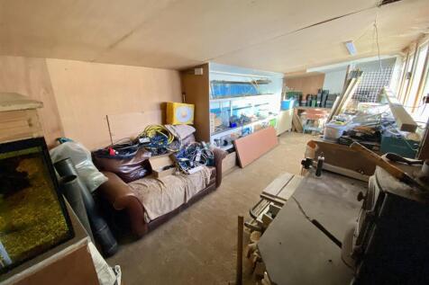Bramleys Estate Agents - Edge Top - Thornhill - De