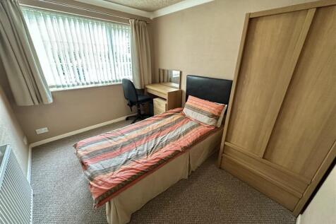 Bramleys Estate Agents - Fernlea Close - Heckmondw