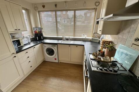 Bramleys Estate Agents - Cornmill Crescent (8).jpg