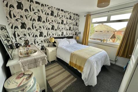 Bramleys Estate Agents - Cornmill Crescent (6).jpg