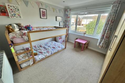 Bramleys Estate Agents - Lee Green - Mirfield (20)