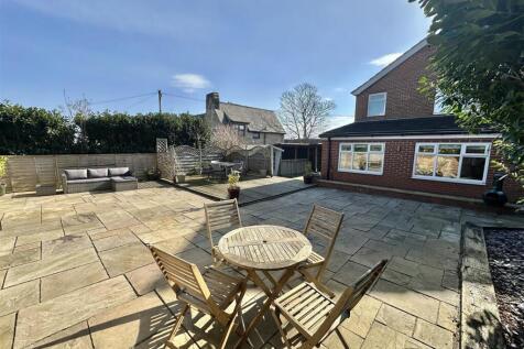 Bramleys Estate Agents - Lee Green - Mirfield (30)