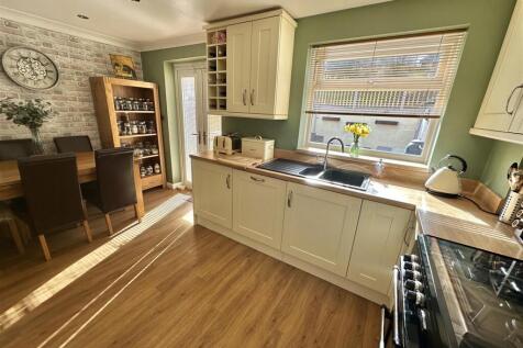 Bramleys Estate Agents - Kings Lea - Liversedge (2