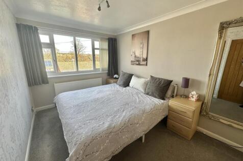 Bramleys Estate Agents - Kings Lea - Liversedge (3