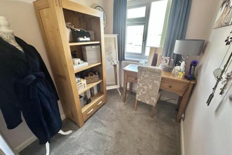 Bramleys Estate Agents - Kings Lea - Liversedge (8