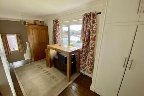 Bramleys Estate Agents - 67 West Royd Avenue - Mir