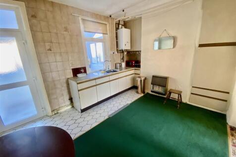 Bramleys Estate Agents - Lee Green - Mirfield (18)