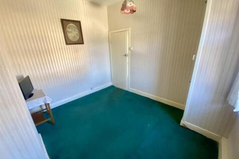 Bramleys Estate Agents - Lee Green - Mirfield (25)