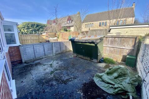 Bramleys Estate Agents - Lee Green - Mirfield (13)