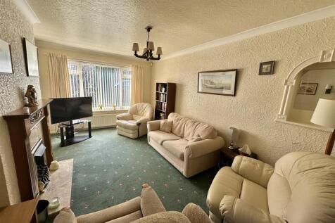 Bramleys Estate Agents - Balmfield Crescent (3).jp