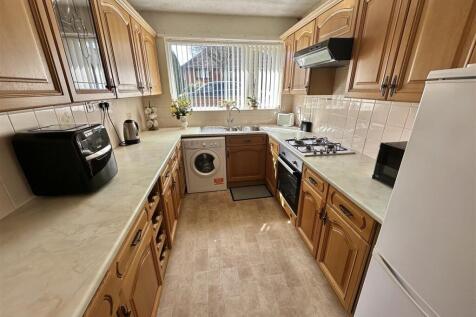 Bramleys Estate Agents - Balmfield Crescent (12).j
