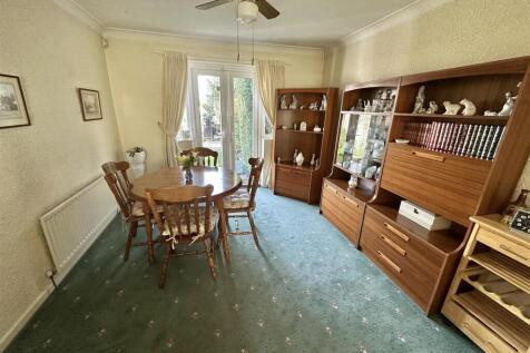 Bramleys Estate Agents - Balmfield Crescent (4).jp