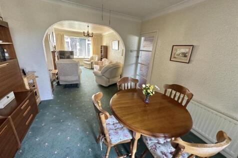 Bramleys Estate Agents - Balmfield Crescent (7).jp