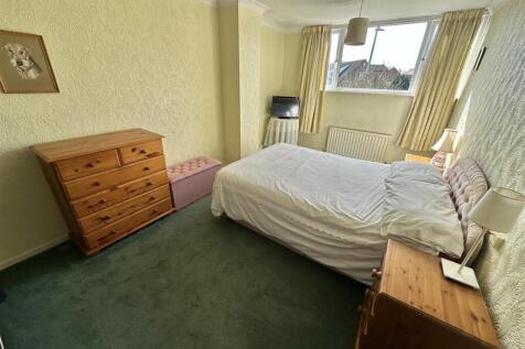 Bramleys Estate Agents - Balmfield Crescent (15).j