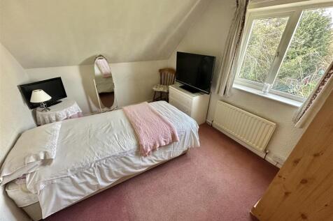 Bramleys Estate Agents - Balmfield Crescent (17).j