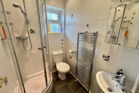 bathroom2.jpg