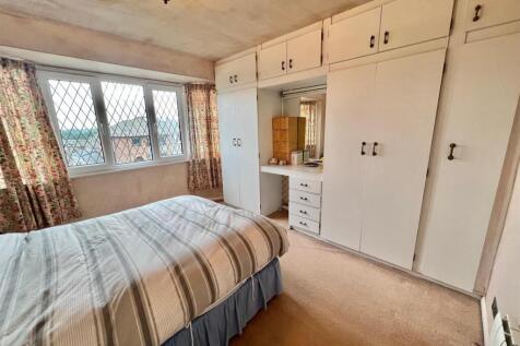 bedroom2.jpg