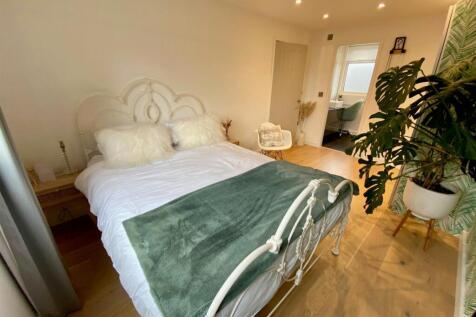 priory way 78 bed 2 2.jpg