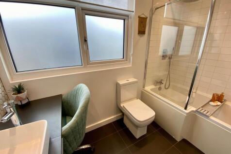 priory way 78 ensuite bed 2 2.jpg