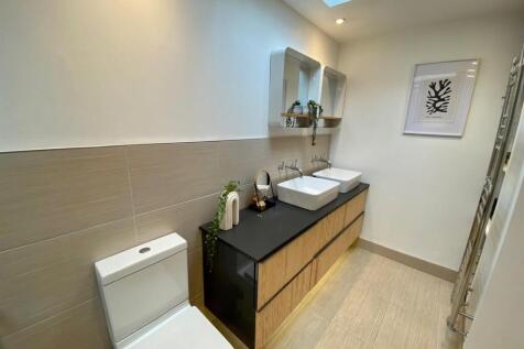 priory way 78 ensuite 3.jpg