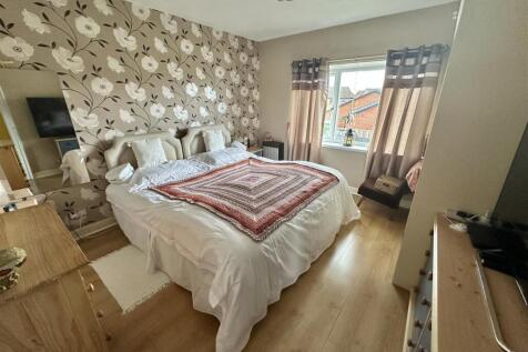 Bramleys Estate Agents - Curwen Cresent - Heckmond