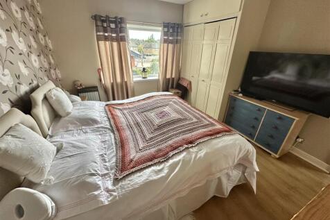Bramleys Estate Agents - Curwen Cresent - Heckmond