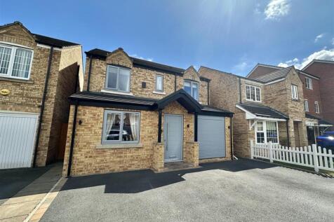 Bramleys Estate Agents - Little Green Lane - Heckm