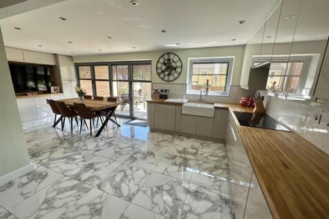 Bramleys Estate Agents - Little Green Lane - Heckm