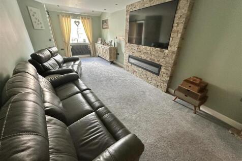 Bramleys Estate Agents - Little Green Lane - Heckm