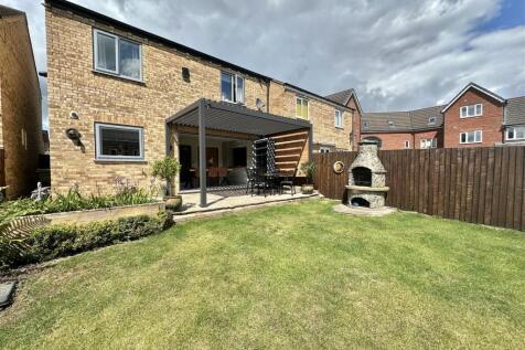 Bramleys Estate Agents - Little Green Lane - Heckm