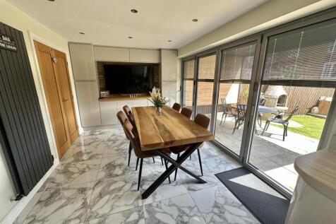 Bramleys Estate Agents - Little Green Lane - Heckm