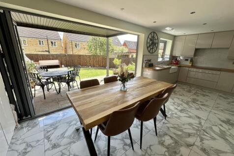 Bramleys Estate Agents - Little Green Lane - Heckm