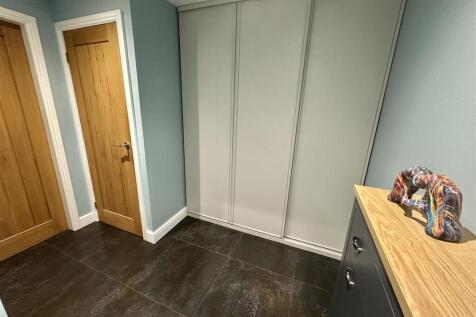 Bramleys Estate Agents - Little Green Lane - Heckm