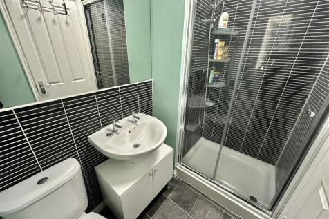 Bramleys Estate Agents - Little Green Lane - Heckm