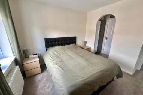 Bramleys Estate Agents - Little Green Lane - Heckm
