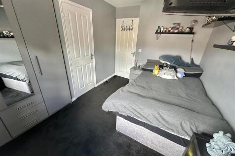 Bramleys Estate Agents - Little Green Lane - Heckm