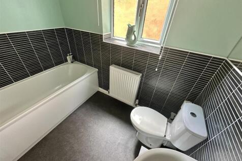 Bramleys Estate Agents - Little Green Lane - Heckm