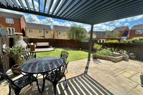 Bramleys Estate Agents - Little Green Lane - Heckm