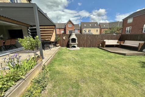 Bramleys Estate Agents - Little Green Lane - Heckm