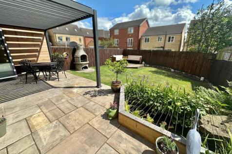 Bramleys Estate Agents - Little Green Lane - Heckm