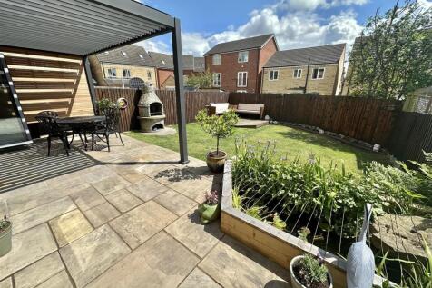 Bramleys Estate Agents - Little Green Lane - Heckm