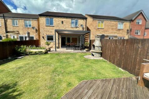 Bramleys Estate Agents - Little Green Lane - Heckm