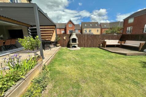 Bramleys Estate Agents - Little Green Lane - Heckm