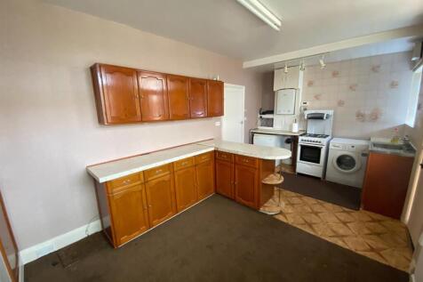 Bramleys Estate Agents - Trenton Road - Batley (7)