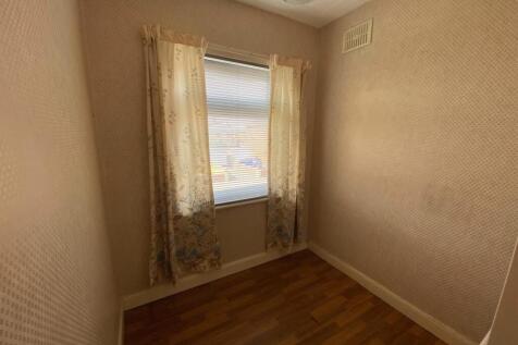 Bramleys Estate Agents - Trenton Road - Batley (9)