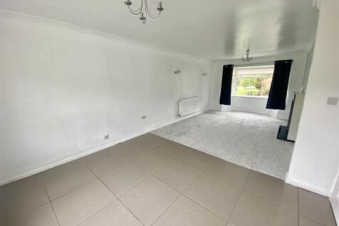 Bramleys Estate Agents - Cross Road - Mirfield (7)