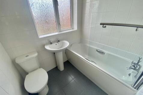 Bramleys Estate Agents - Cross Road - Mirfield (6)