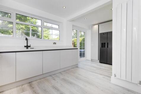 Bramleys Estate Agents - Cheviot Way - Mirfield (5